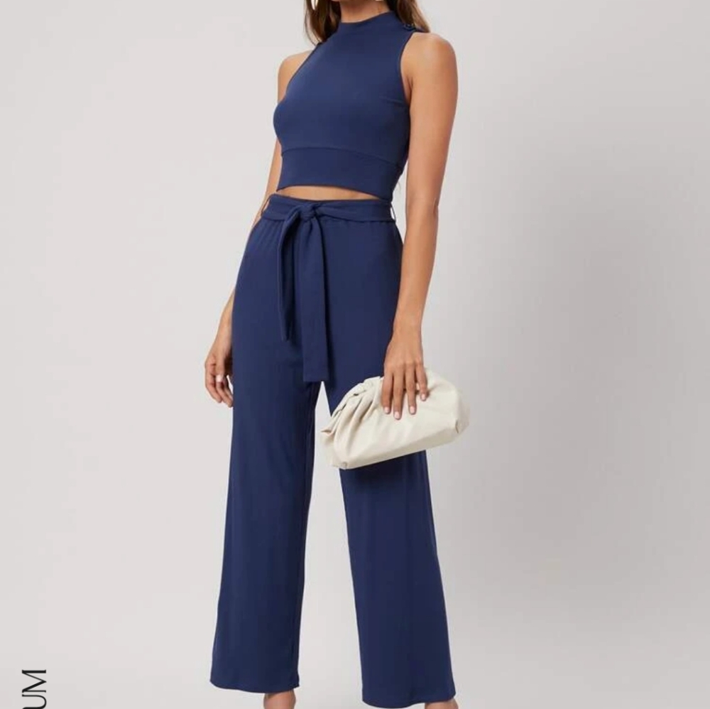 Vicose crop top and belted pants set (Navy)